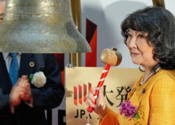 Oil prices fall back after the U.S. capture of Venezuelan leader Nicolas Maduro