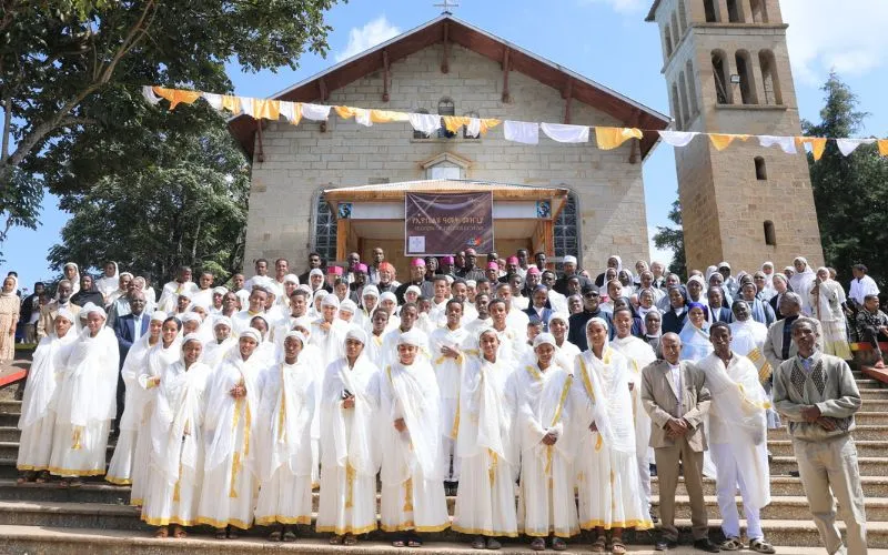 Catholic bishops and clergy gather with religious and laity before issuing a synodal message encouraging the faithful to have courage in the face of hardship. | Credit: CBCE