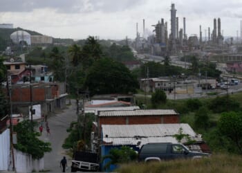 U.S. companies are ready to pony up $100 billion to build up Venezuela's oil infrastructure