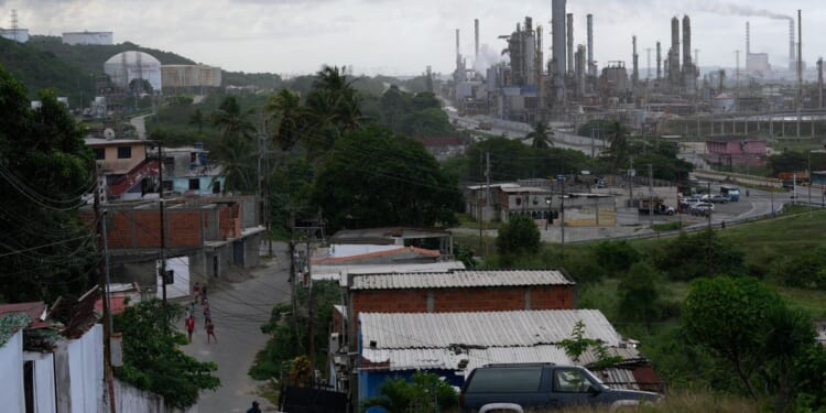 U.S. companies are ready to pony up $100 billion to build up Venezuela's oil infrastructure