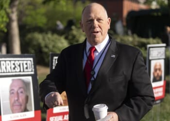 Tom Homan, White House border czar, accuses Democrats of fueling chaos as ICE shooting fallout grows