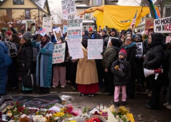 Minnesota Democrats are demanding a broader investigation into Renee Good's shooting