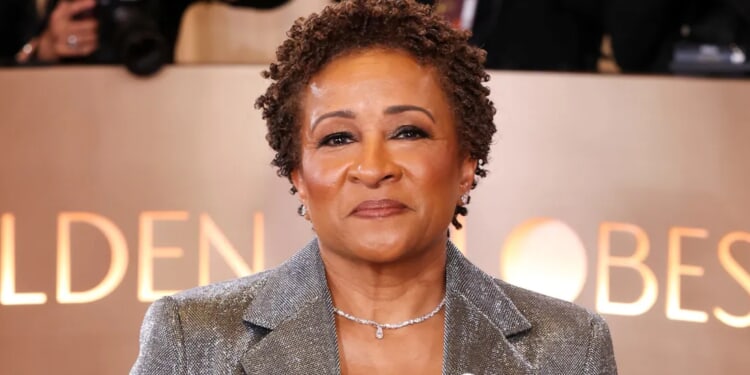 Wanda Sykes Accepts Ricky Gervais’ Golden Globe Award, Thanks Trans Community