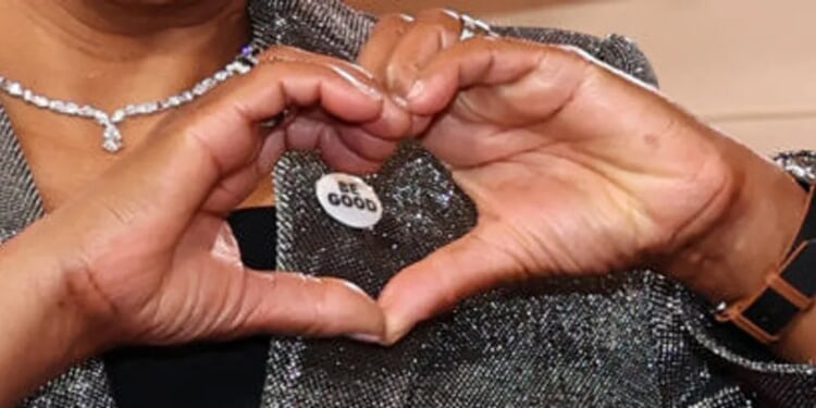 Mark Ruffalo, Jean Smart Among Stars Protesting ICE At Golden Globe Awards