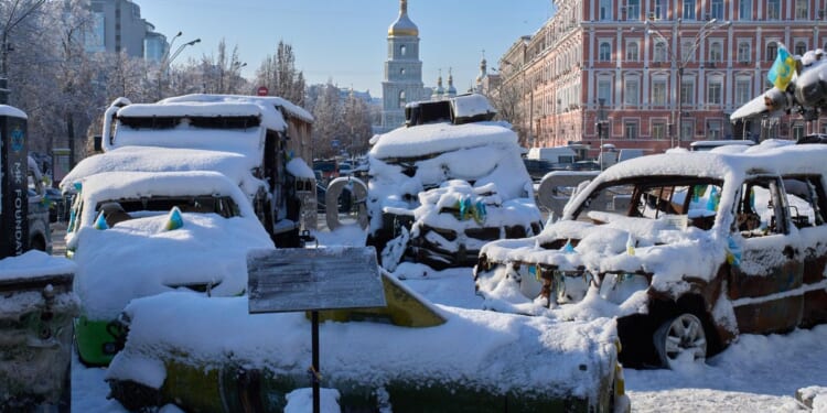 Ukrainian delegation arrives in United States for peace talks as Russia hammers energy sites