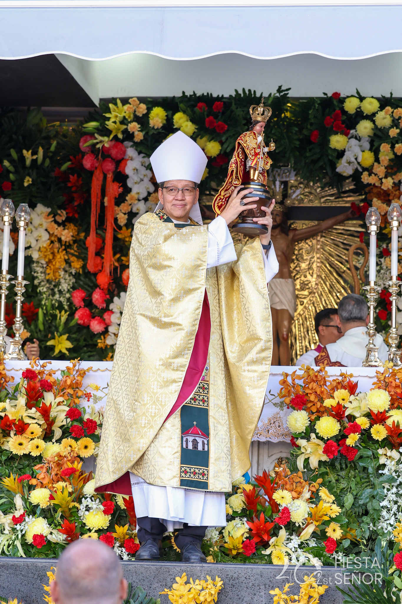 Archbishop Alberto S. Uy of Cebu blesses people while holding an image of Santo Niño before concluding the feast Mass in Cebu, central Philippines, on Jan. 18, 2026. | Credit: Archdiocese of Cebu