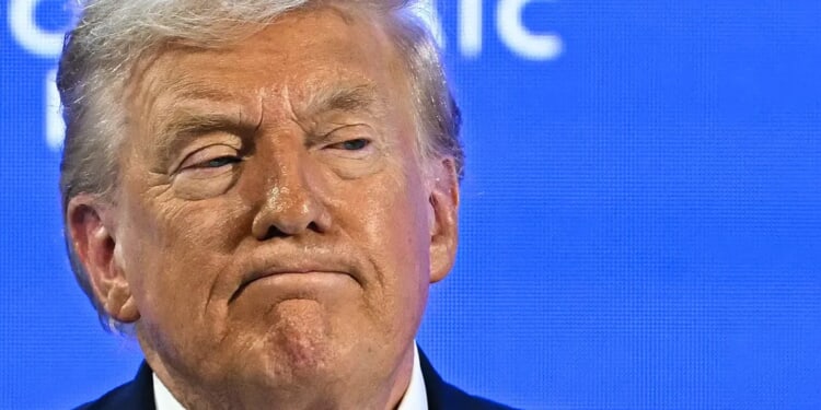 Two Republicans Side With Democrats In Failed Attempt To Stop Trump On Venezuela