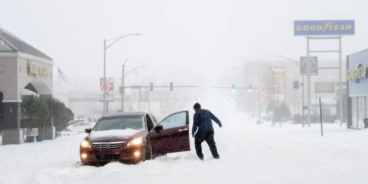 Fossil Fuels Fight To Keep America Warm This International Clean Energy Day