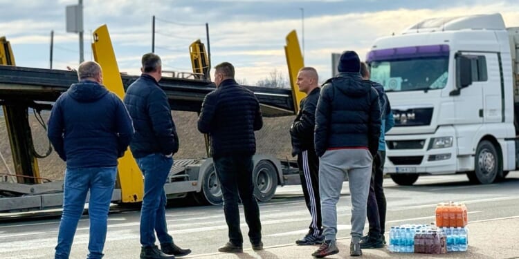 Balkan truck drivers blocking cargo border crossing in protest of EU entry rules