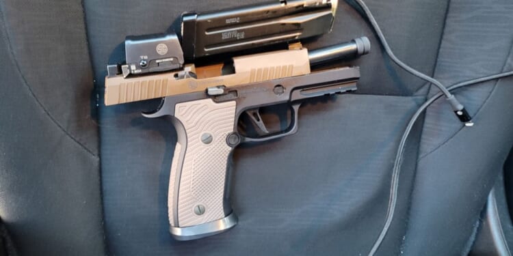 Gun rights advocates counter Trump team's shot at Alex Pretti's pistol