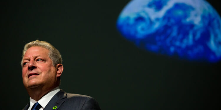 Al Gore Boos Commerce Secretary Howard Lutnick During WEF Davos Dinner, Dispute Follows