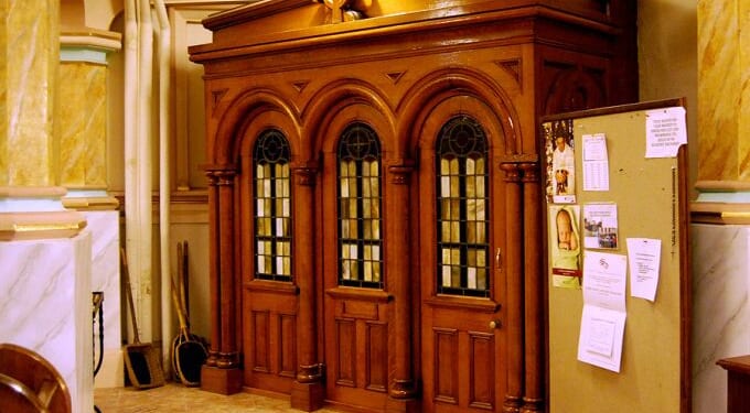 Arizona bill would hit priests with felony if they fail to break confessional seal to report abuse