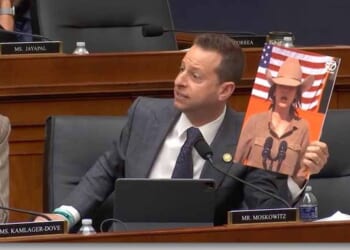 Congressman Sneers at Photo of 'Embarrassment' Kristi Noem – Twitchy