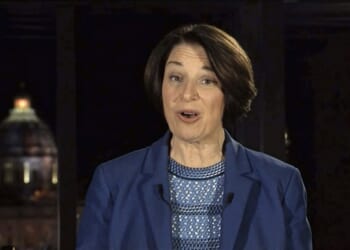 Dem Amy Klobuchar Says Alex Pretti Was Just a ‘Guy With a Cellphone’ Despite Being Armed – Twitchy