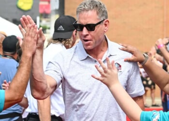 Dolphins Bring On Troy Aikman For GM Hunt: REPORT