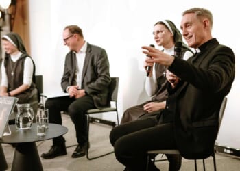 Gänswein says he prays to Benedict XVI, confirms hope for beatification cause