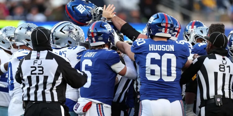 Giants, Cowboys See Scuffle, Ejection On Last Day Of Regular Season