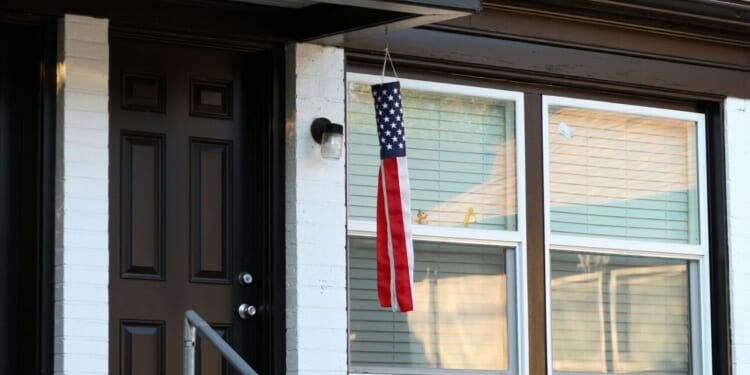 Is the Middle Class ‘Shrinking’ or ‘Struggling’? The Difference Is Important. | The American Spectator