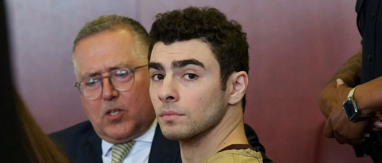 NEW YORK, NEW YORK - SEPTEMBER 16: Luigi Mangione (R) appears with his lawyer Marc Agnifilo in court for a hearing on his state murder charges in the killing of UnitedHealthcare CEO Brian Thompson in Manhattan Supreme Court on September 16, 2025 in New York City. Mangione is accused of murdering UnitedHealthcare CEO Brian Thompson late last year. He is facing 11 counts for the December 4th shooting outside a midtown Manhattan hotel, which set off a massive manhunt. He is also facing federal charges of murder and other charges in Pennsylvania, where he was arrested. (Photo by Curtis Means-Pool/Getty Images)