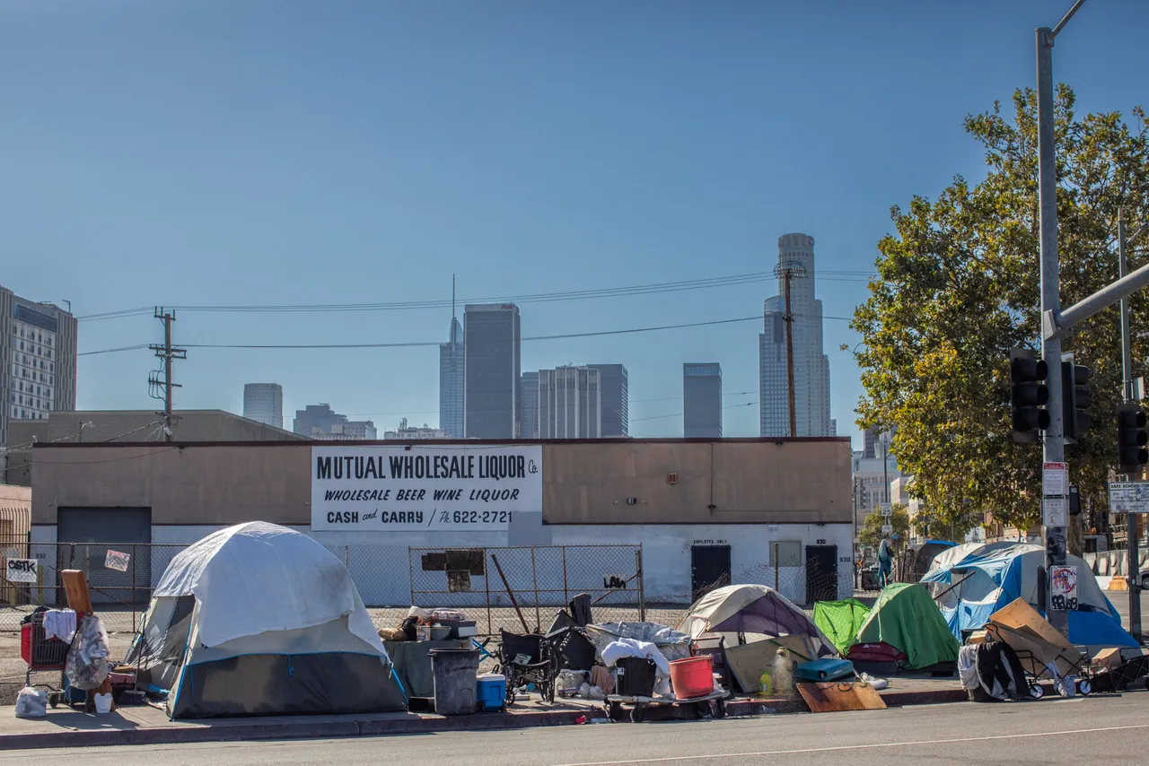 A homeless encampment is seen in Skid Row on July 25, 2025 in Los Angeles, California. The U.S. President Donald Trump signed an executive order for changes to make it easier for states and cities to remove outdoor encampments get people into treatment for individuals struggling with mental health issues or addiction. (Photo by Apu Gomes/Getty Images)