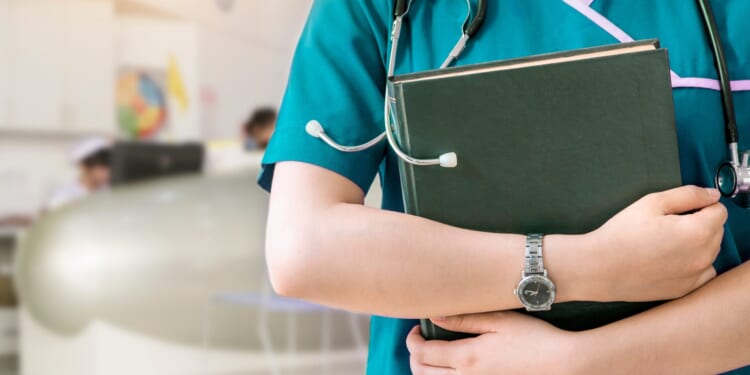 Nurse Claims ‘Ethical Oath’ to Refuse Treating MAGA Patients, Florida AG Alerts Nursing Board