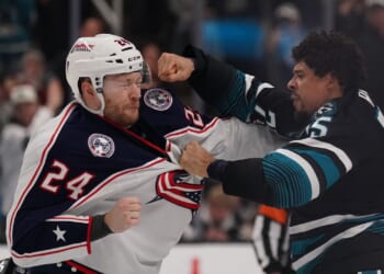 Sharks Enforcer Ryan Reaves Laid Out Cold in NHL Center-Ice Fight [WATCH]
