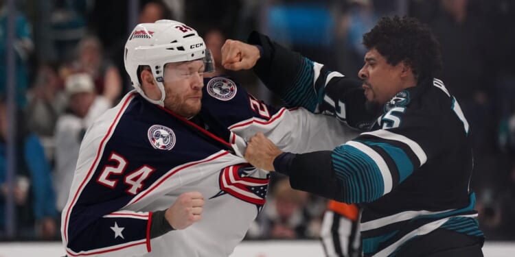 Sharks Enforcer Ryan Reaves Laid Out Cold in NHL Center-Ice Fight [WATCH]