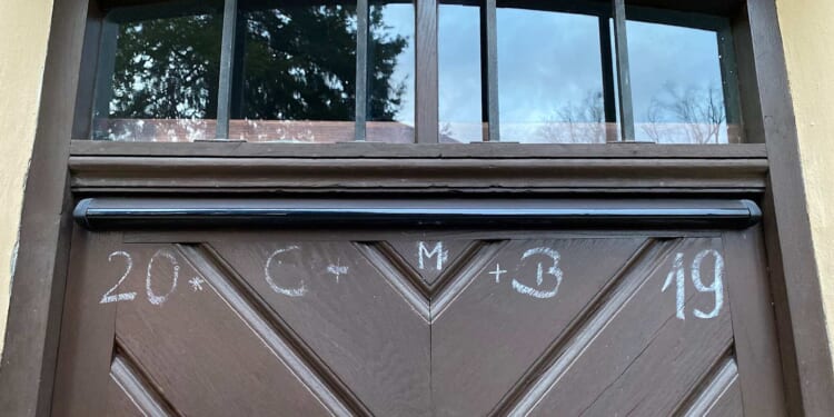 Three Kings: How to bless your home on the feast of Epiphany 2026