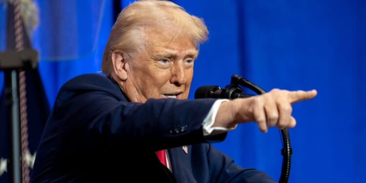 Trump Contacts Elizabeth Warren After She Criticizes His Economic Record [WATCH]