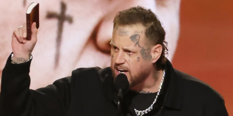 Jelly Roll Chokes Up On Stage While Thanking Jesus