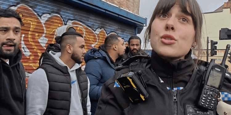 At last, a police officer defends a Christian preacher from a Muslim crowd