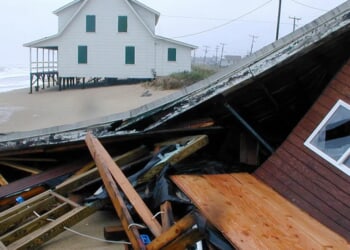 Beachfront Homes In Outer Banks At Risk Of Collapsing Due To Near-Hurricane Force Nor’easter Blasting Carolinas