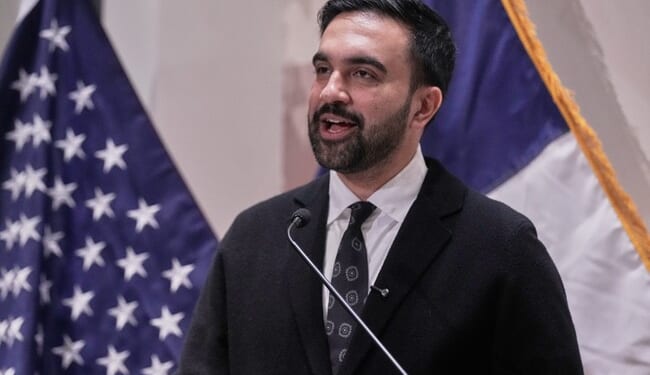 Man Arrested for ‘Assault’ for ‘Attacking’ Police Officer During Snowball Fight – Twitchy