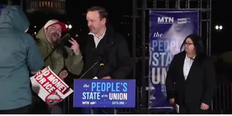 MoveOn’s Tiny Anti-SOTU Has Hecklers Louder Than The Whole Tiny Crowd