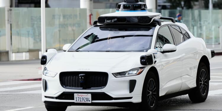 Senate committee agrees on need for federal safety standards for automated vehicles