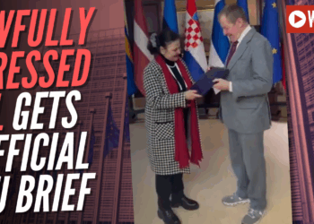 WATCH: EU Ambassador Gives Alastair Campbell ‘Official Folder’ to Help His Rejoin Project