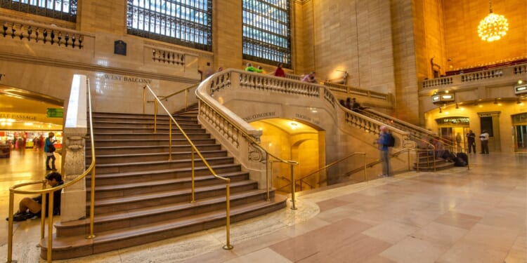 Woman Goes Viral After a Fall at Grand Central Terminal Gets Zero Sympathy From New Yorkers [WATCH]