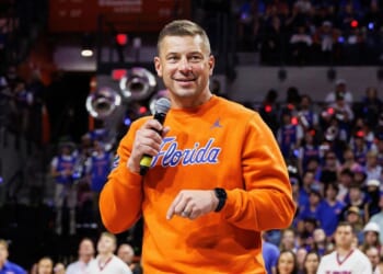 Florida coach Jon Sumrall's photoshoot with a 7-foot alligator includes some tense moments