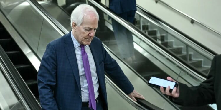 Senate Passes Bill To End Politicians’ ‘Special Treatment’ In Airports Amid Monthlong DHS Shutdown