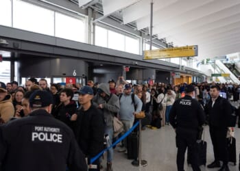 White House pushes ahead with ICE airport deployment as DHS shutdown talks stall