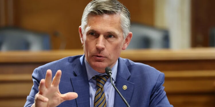 Surprise Democrat Defection Helps Markwayne Mullin’s Nomination To Be DHS Secretary Advance To Finish Line