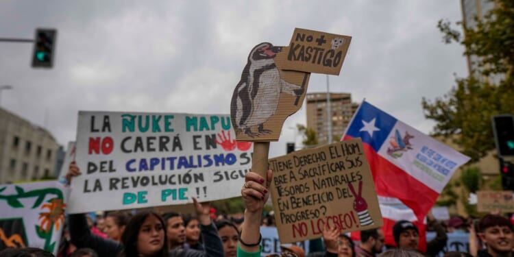 Chileans mark World Water Day by protesting President Kast’s rollback of environmental rules