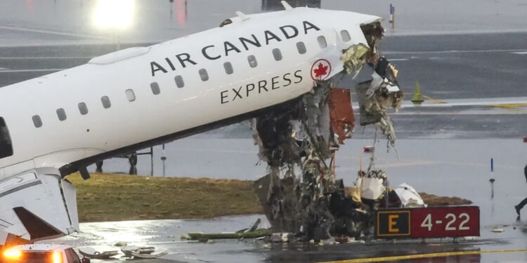 Fire Truck In Deadly LaGuardia Crash Lacked Transponder, Agency Says