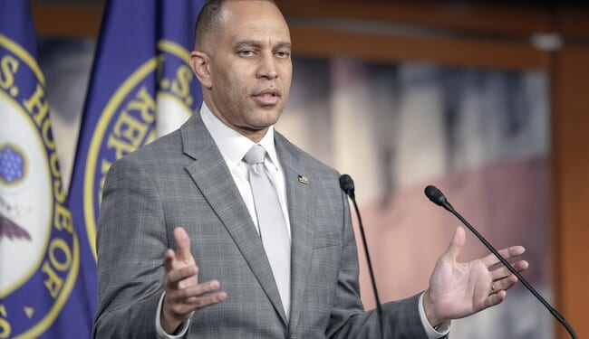 Hakeem Jeffries Stumbles SPECTACULARLY Taking Democrat Victory Lap (Watch) – Twitchy