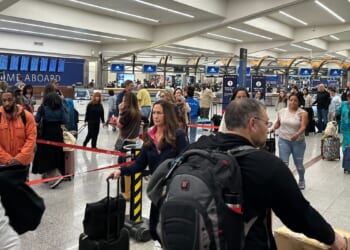 Trump steps in to pay TSA workers as House, Senate trade shutdown blame