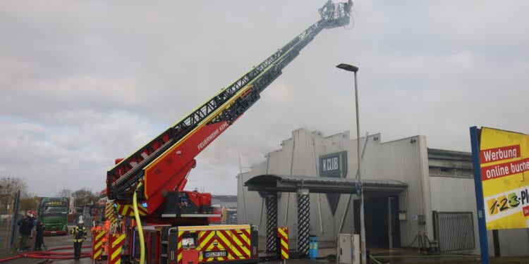 Hundreds of revelers flee after fire breaks out at a dance club in Germany