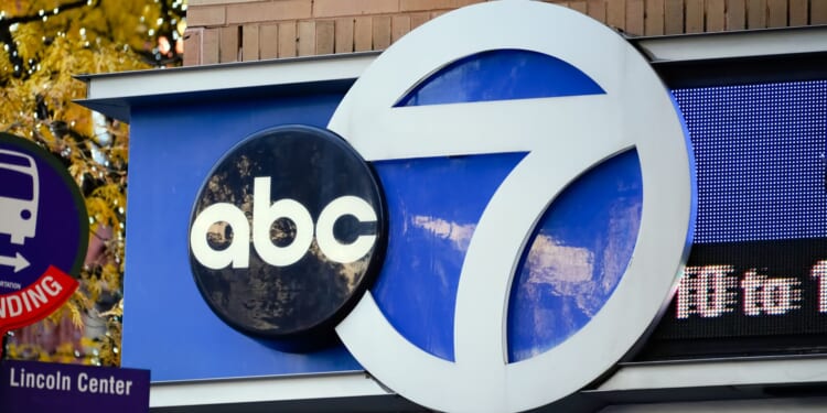 Bachelorette Star Taylor Frankie Paul Smashes Barstools on Baby Daddy While Daughter Cries [WATCH]