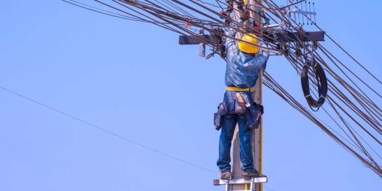 Baton Rouge Worker Falls After Dangling From a Fire-Engulfed Bucket Truck [WATCH]