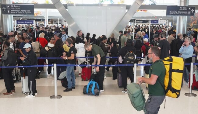 Bill Melugin Has a Thread of the Craziest TSA Schumer Lines at US Airports (Thank a Democrat!) – Twitchy