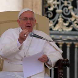 Pope urges 'full rights' be given to persecuted Rohingya minority